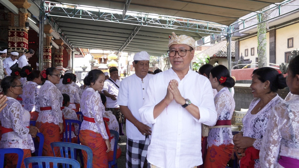 Wabup Suiasa Hadiri Upacara Melaspas Balai Banjar Adat Dangin Pangkung Kekeran